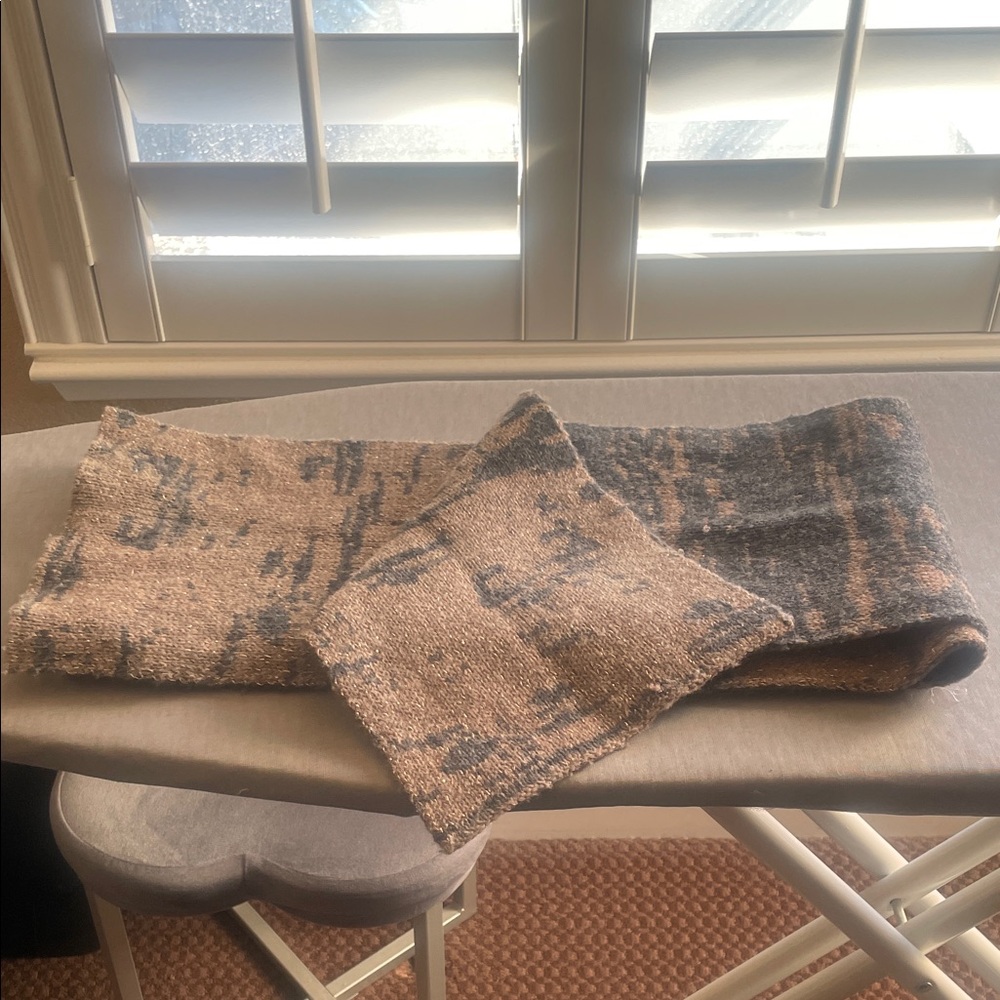 Reversible Beige and Gray Patterned Scarf